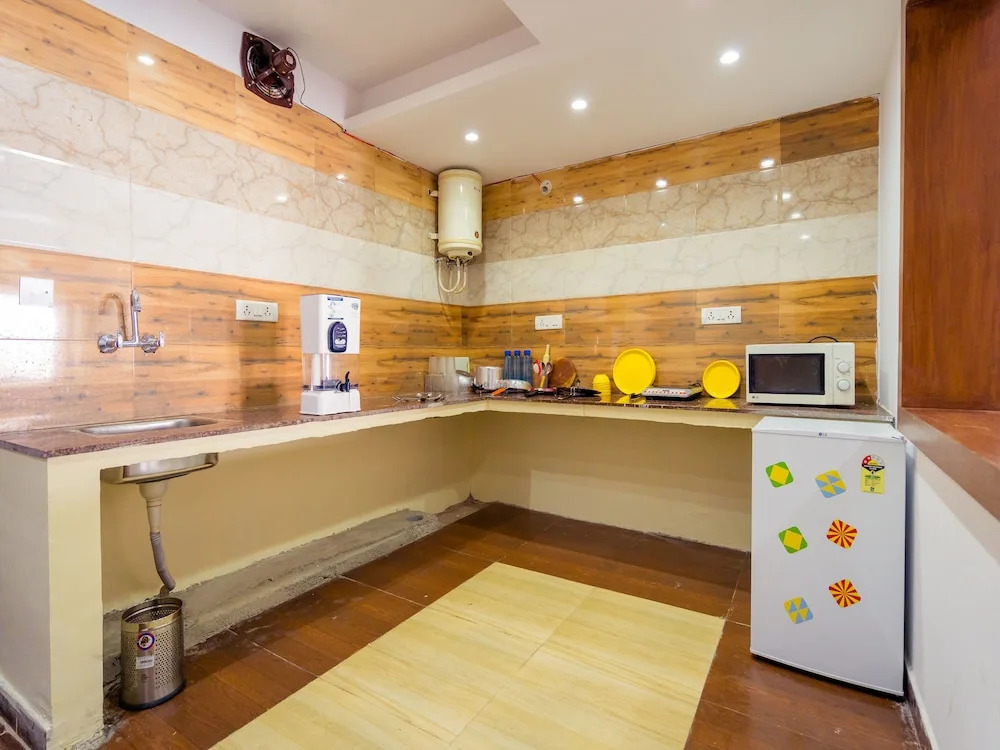 OYO 13160 Home City Heart 3BHK Mall Road