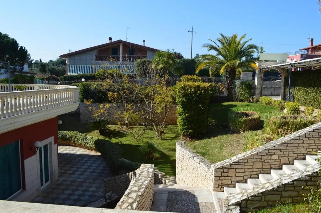 Unico Serrone Palace