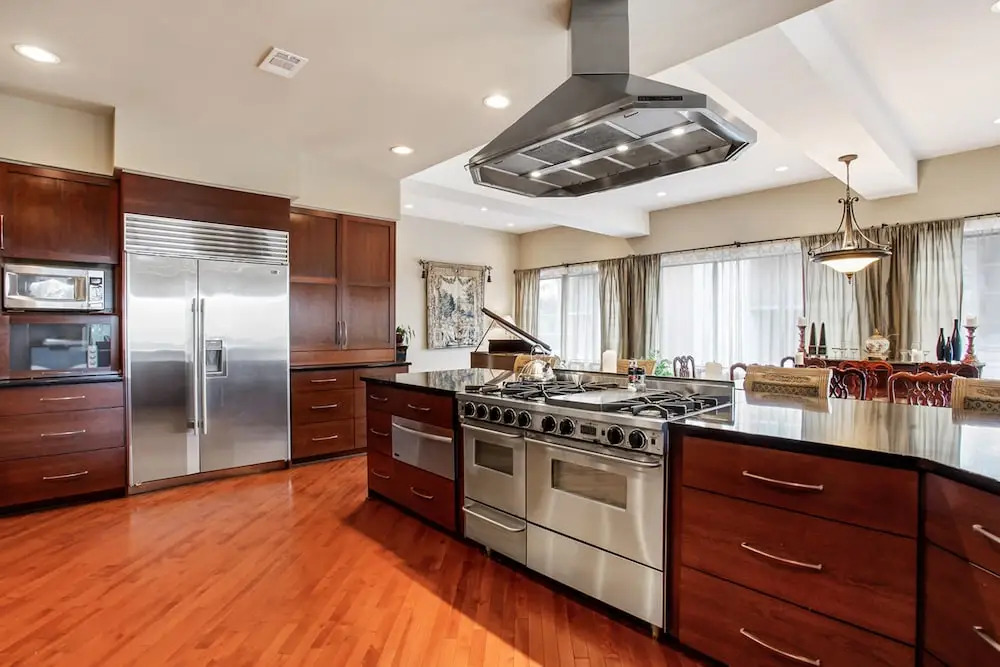 300 Drayton Condo 4 Bedrooms 3.5 Bathrooms Condo