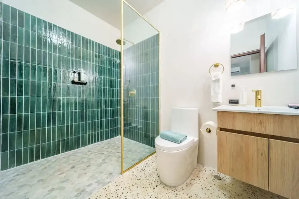 Room 1 - Stylish Accessible Suite