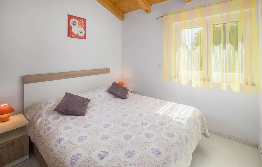 2 Bedroom Awesome Home In Rovinjsko Selo