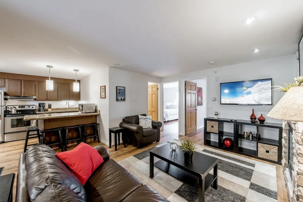 New Listing! Pool, Spa & Sauna - Walk To Ski Lifts 2 Bedroom Condo