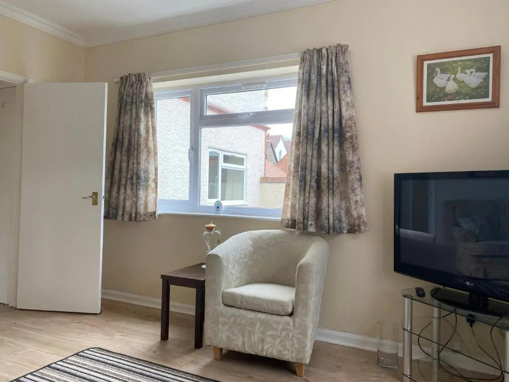 Large Ground floor apartment in the heart of Church Stretton with free parking