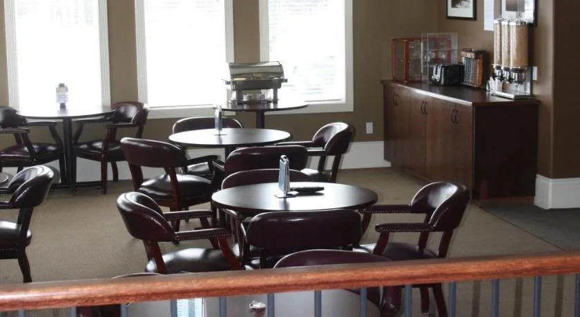 Lakeview Inn & Suites - Edson Airport West