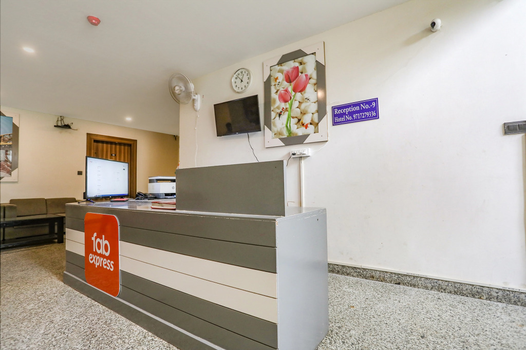 Fabhotel F9 Sector 58