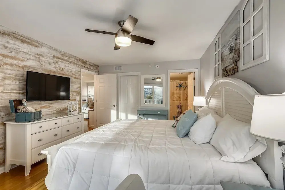 Seacrest 206 is a gorgeous Gulf Front2 BR with Free Beach Service for 2 by RedAwning