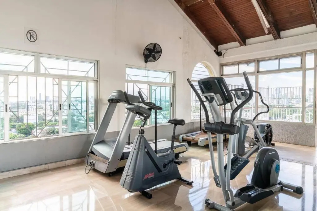 Luxurious 2BDR condo located in Prestigious Tower.