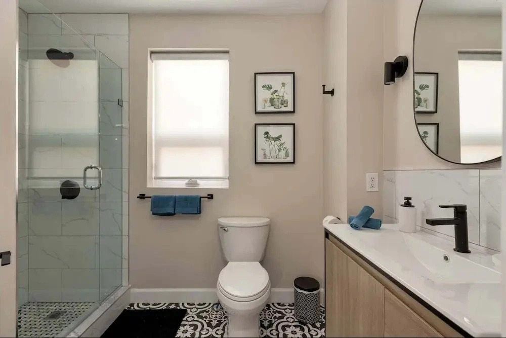 2BR Suite With LRG Patio