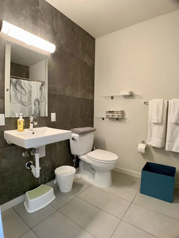 Lofty Studio Prime Cap Hill Area Mins to Downtown