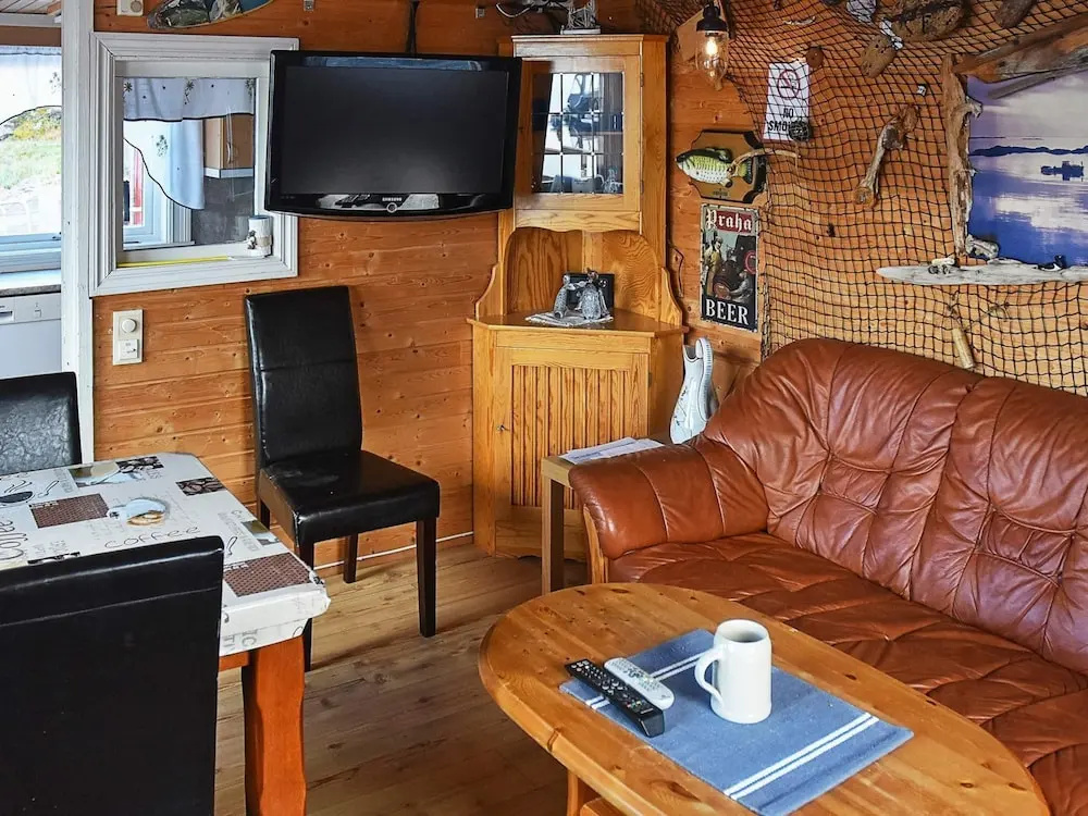6 person holiday home in Oksvoll