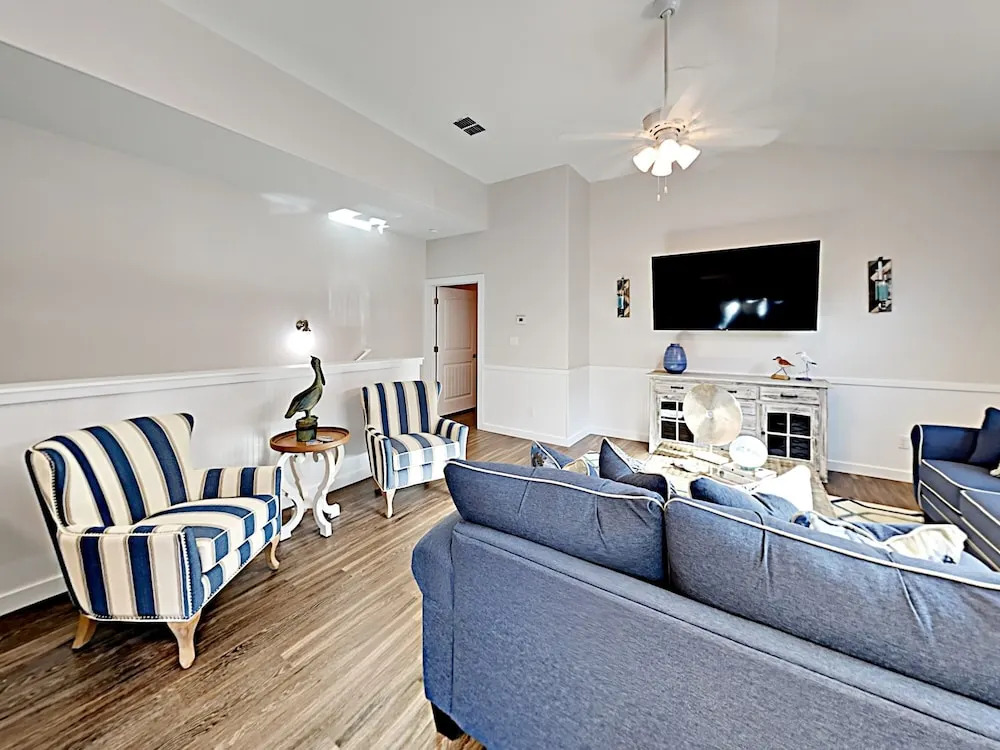 The Savvy Pelican 4 Bedrooms 3 Bathrooms Condo