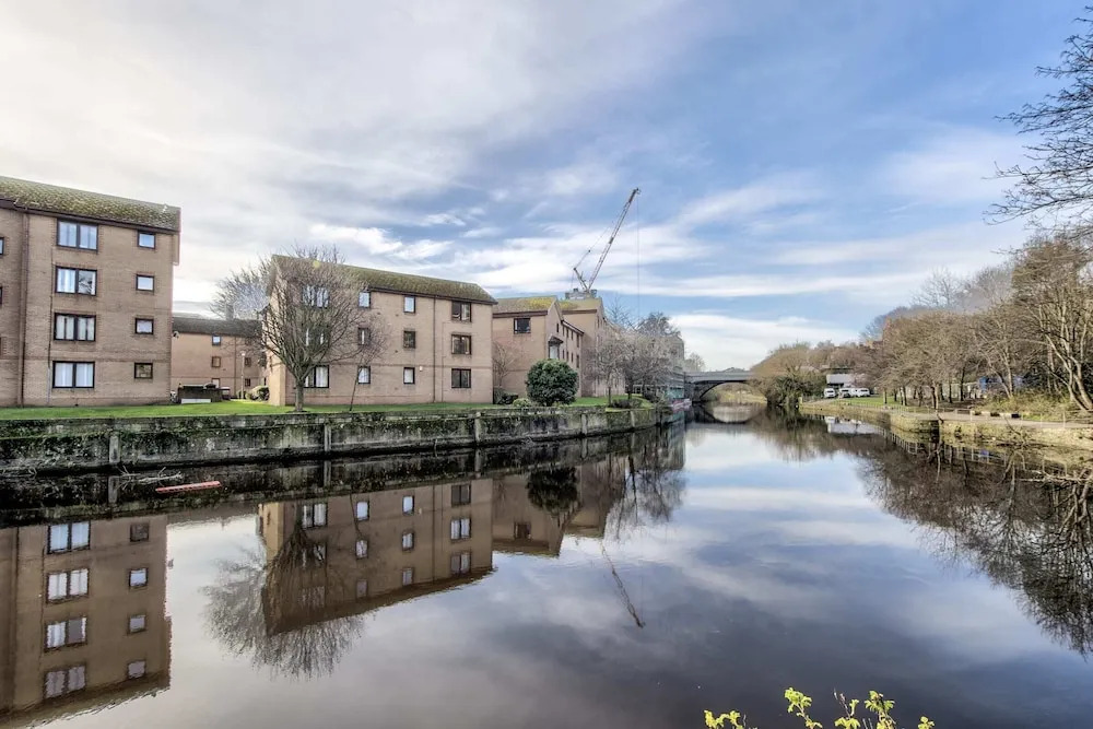 Converted Tea House With Retro Vibes In Lively Leith