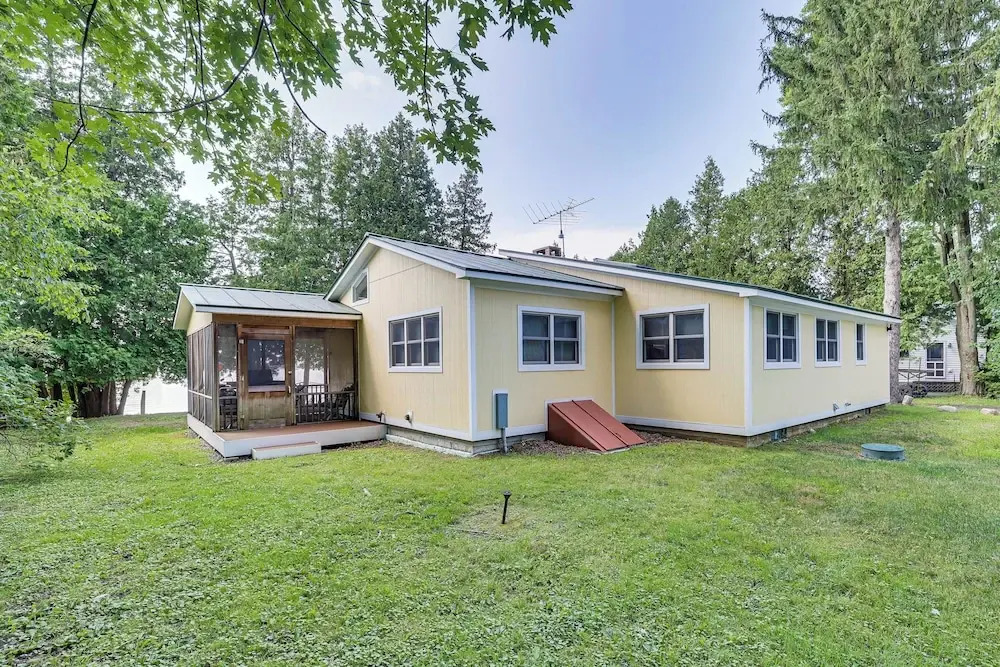 Waterfront North Hero Home w/ Screened Porch