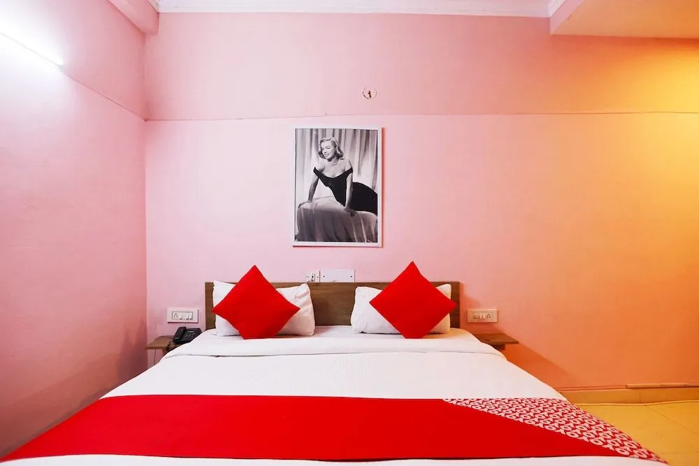 OYO 62899 Avni Residency