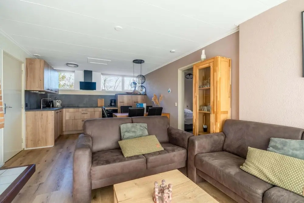 Tastefully Furnished Detached Bungalow for 5 People