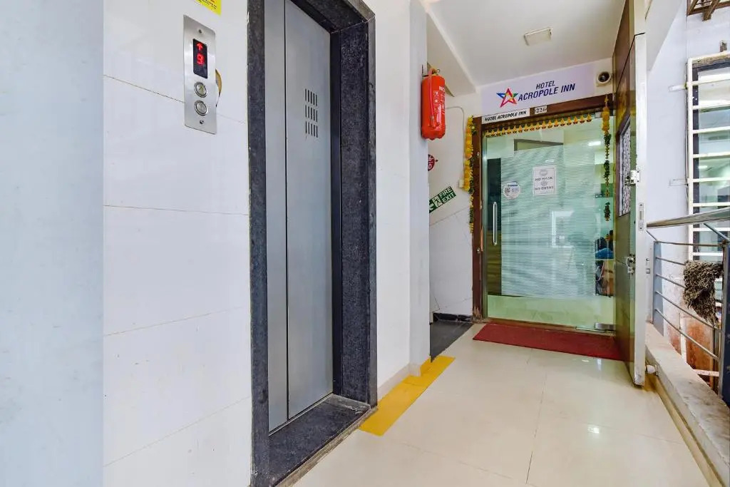 Fabhotel Acropole Inn