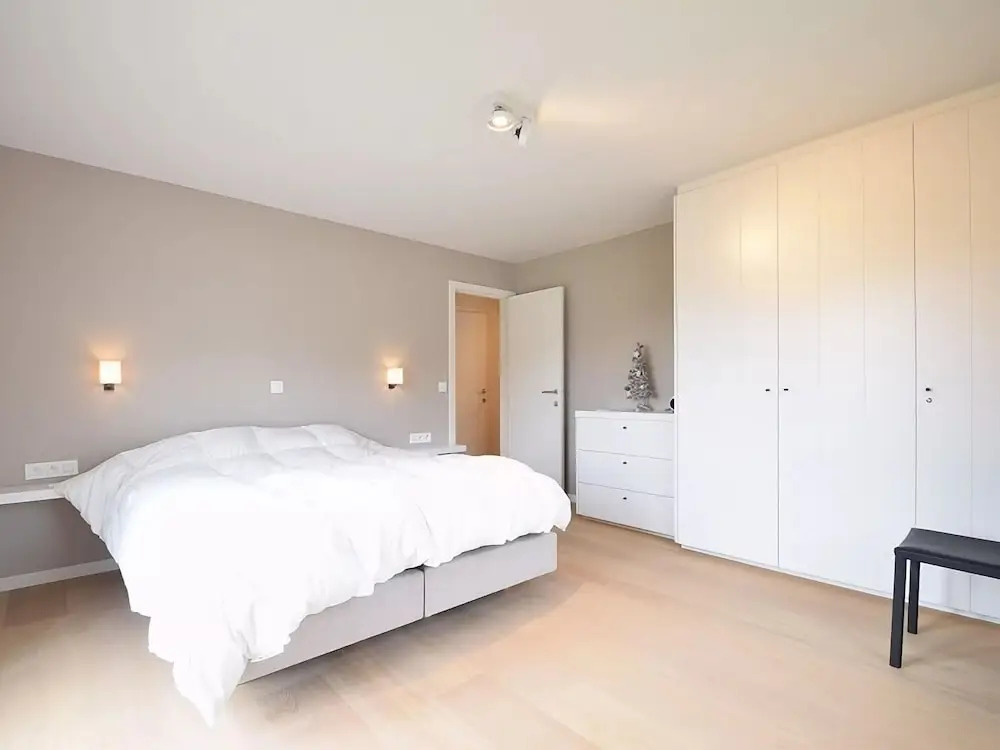 Modern Stay Near the Beach