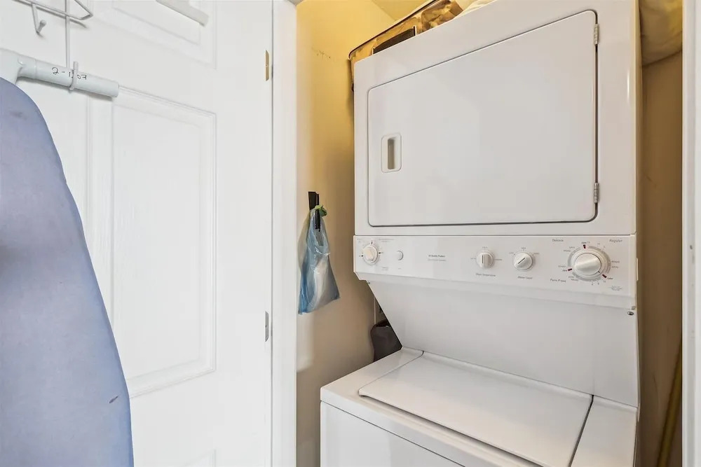 Calypso 1207 West 1 Bedroom Home by RedAwning