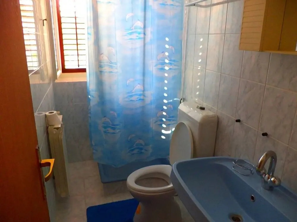 Spacious and Sunny Apartment on Island Rab