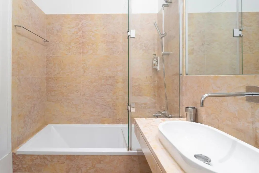 Baixa Cozy 2BR with AC - by LU Holidays