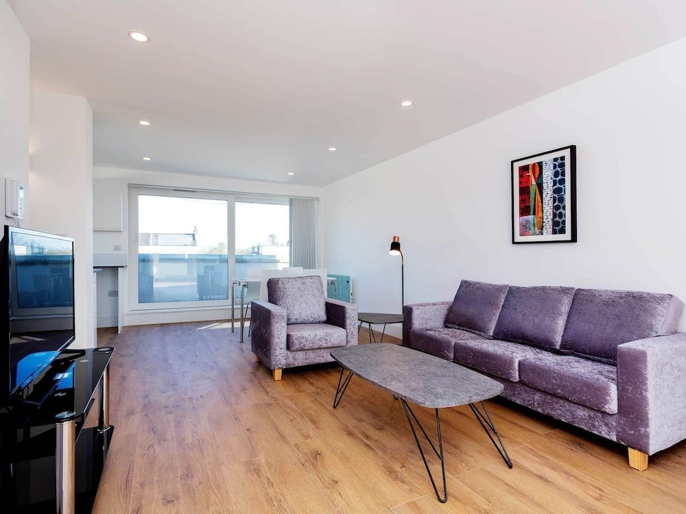 Modern Apartment in London With River Graveney Nearby