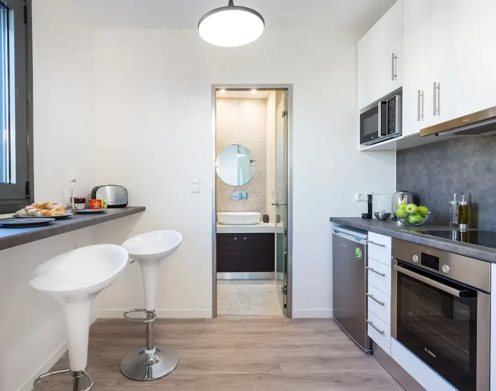 Syntagma modern new flat - large balcony