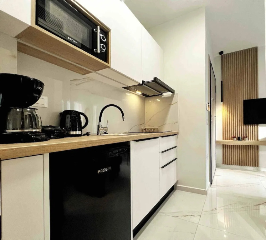 B&K ROOMS