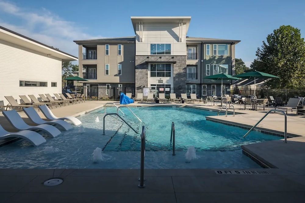 Landing Apartments Near Woodcrest