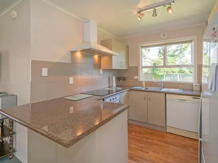 Hosts on the Coast Whiti Delight