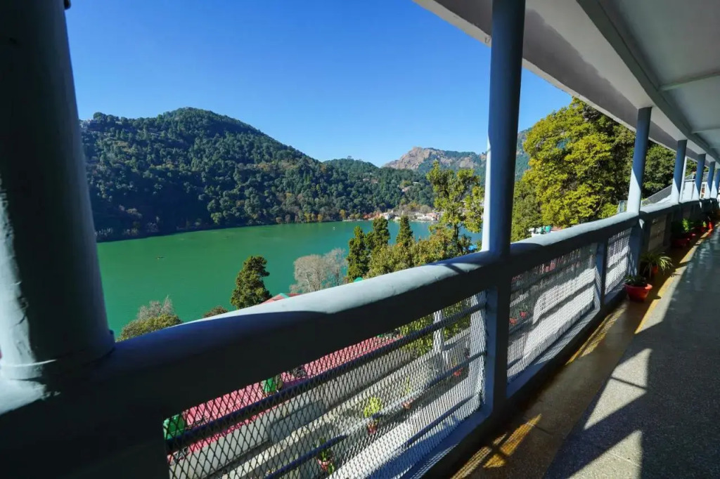 Hotel Silverton (180 lake view)