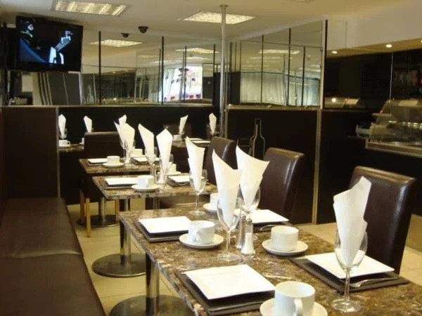 Hostel Alma & Cafe Express