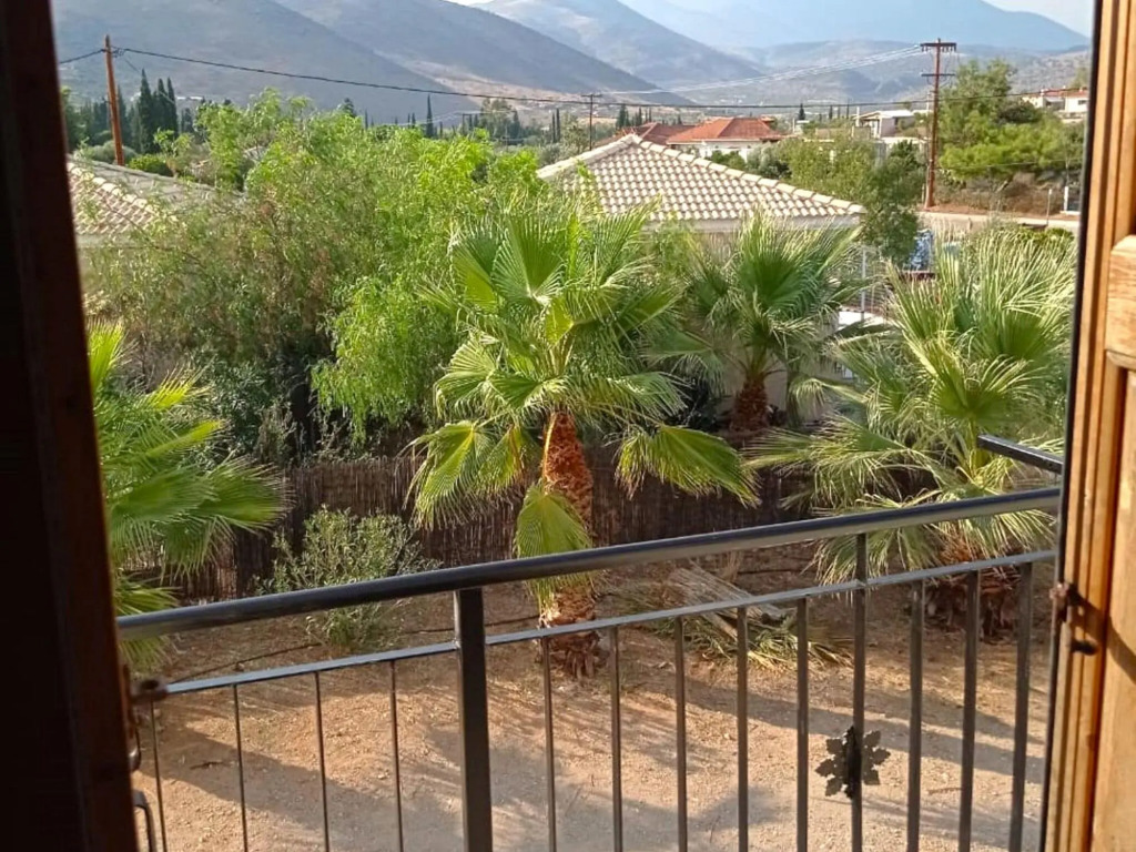 Traditional apartment in Galaxidi with terrace