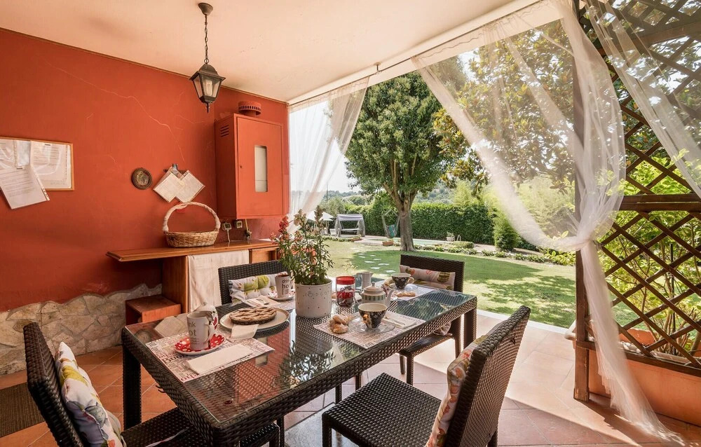 Stunning Home In Roma