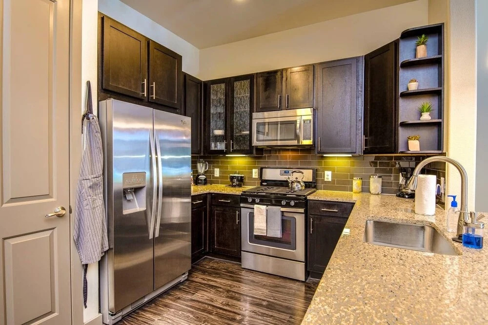 Upscale Condo Close to Downtown - Parking Included