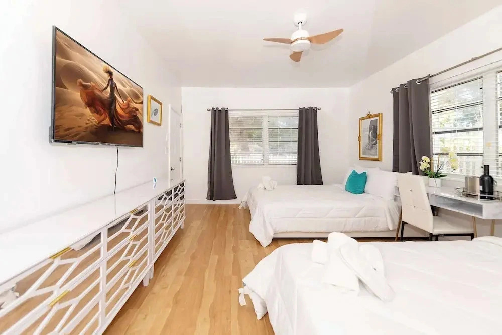 Sunny 2BR Miami Beach Apartment, Perfect Location