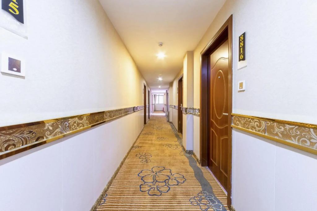 Guanghe Business Hotel (Shaoguan Fengcai Experimental School)