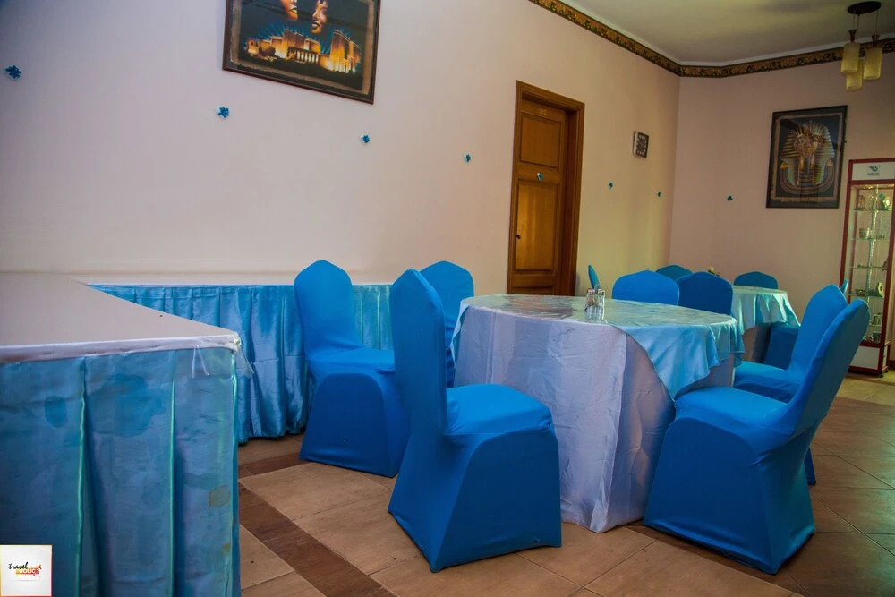Travelholic Hostel