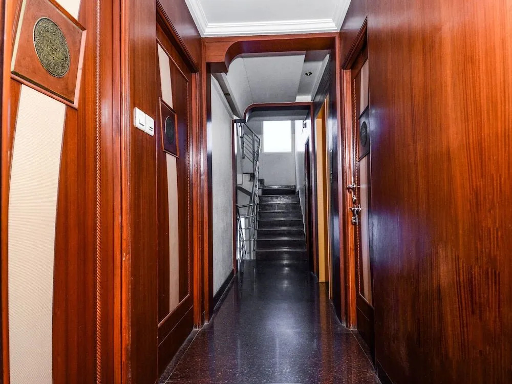 OYO 18484 Hotel Ratnawali