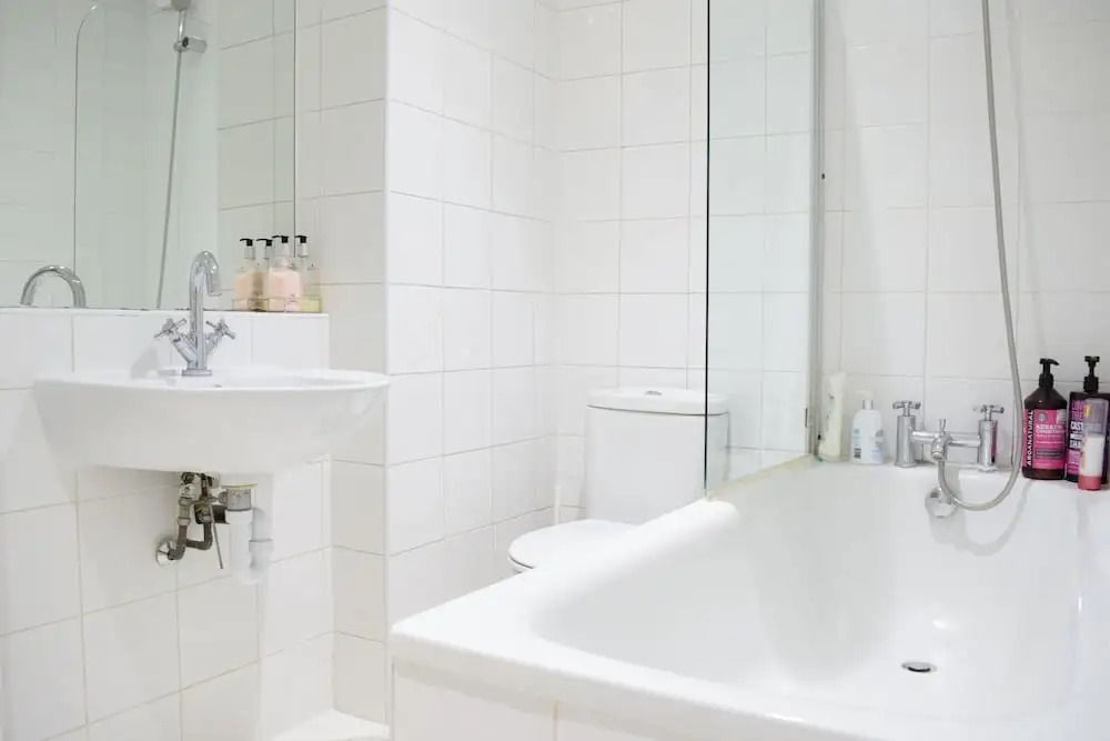 Modern 2 Bedroom in Queens Park With Garden
