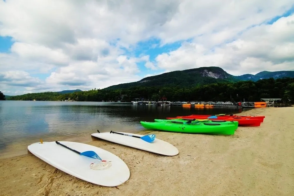 Cove Pointe At Rumbling Bald W/ Private Dock 4 Bedroom Home