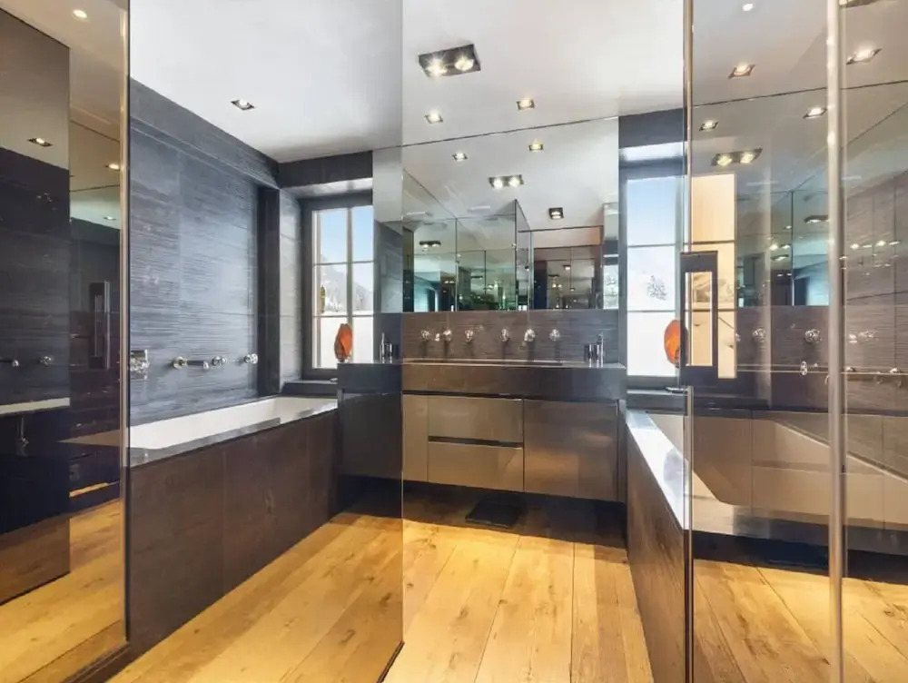 Duplex With Palace Views