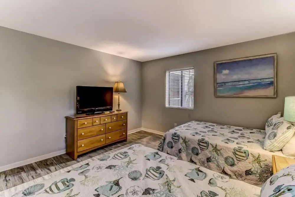 2065 Beachwood