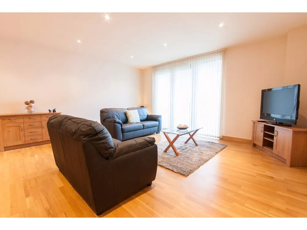 Spacious Riverside Flat for 4 in Stratford