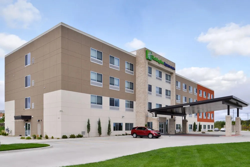 Holiday Inn Express & Suites - Kansas City - Lees Summit by IHG
