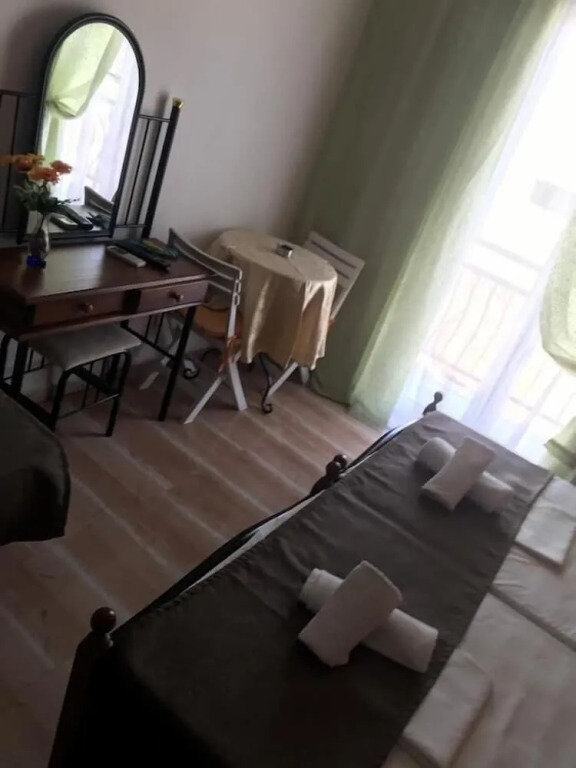 Angela - Zoi Rooms