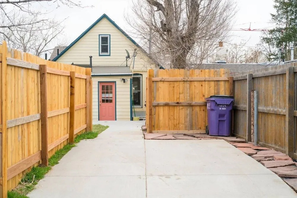 Artisan Victorian Spacious Backyard Great Location
