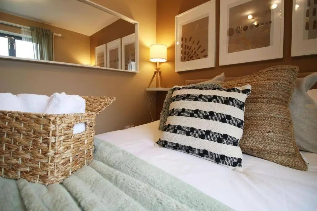 The Observatory by Mia Living 2 bedroom apartment overlooking Swansea Beach with free parking