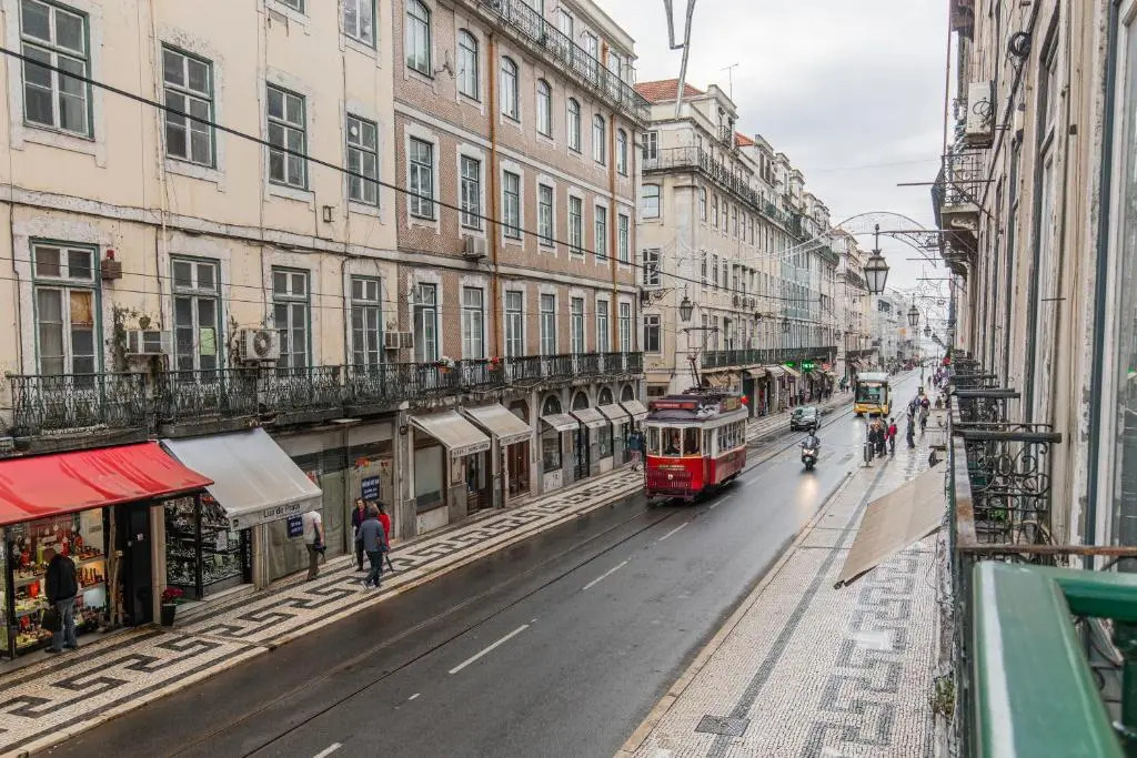 Upscale & Modern 2BDR Apartment