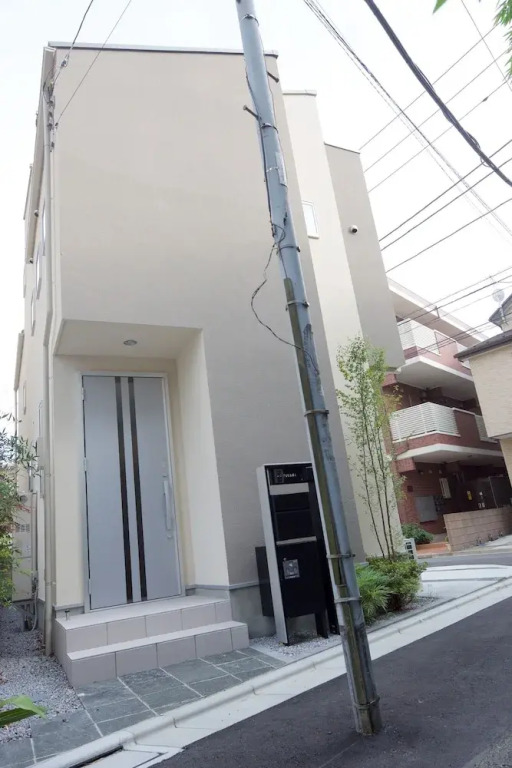 Nishi-Sugamo Guest House. 2min to Nishi-Sugamo Sta. 13min to Ikebukuro Sta.