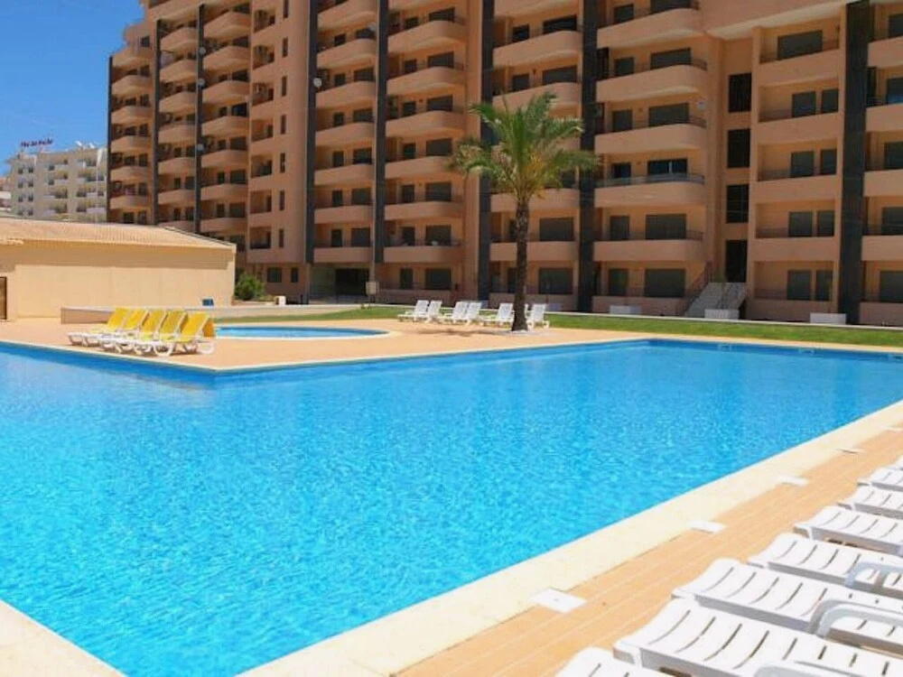 Modern Apartment in Portimão with Swimming Pool